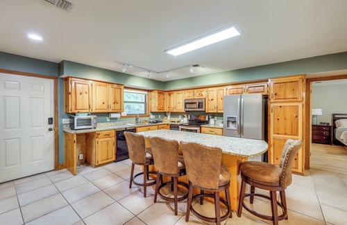 Eclectic House | Waterfront Gem on Lake Martin w/Kayaks & Dock!