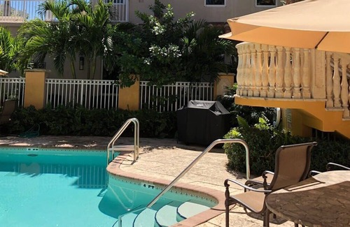 Hendricks and Venice Isles Apartment | Waterfront Gem on Las Olas Isle – Near Beach