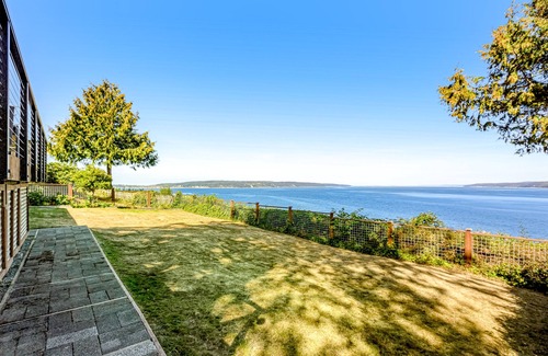 Langley Cottage | Waterfront gem w/ocean view, large deck, yard, beach access, WiFi - dog-friendly