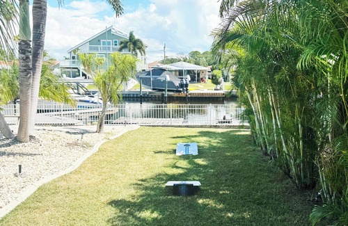 Flor-a-mar House | Waterfront Getaway w/Pool, Dock & Kayaks