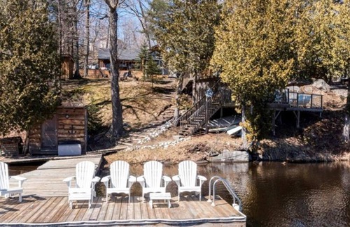 McKellar Cottage | Waterfront getaway on Lake Manitouwabing. Hot tub, bunkie, canoes and kayaks!