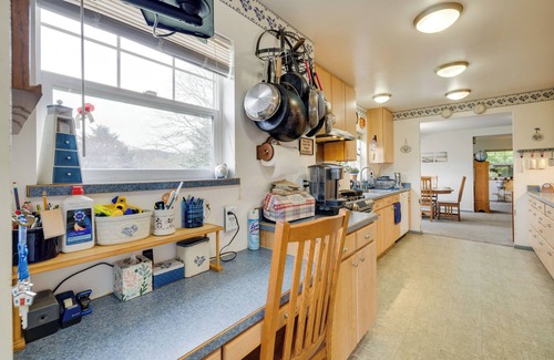 Warrenton House | Waterfront Getaway on 10 Acres Near Sunset Beach!