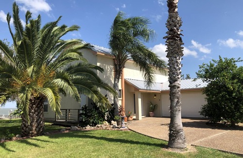 Port Lavaca House | Waterfront Getaway! Relax in this waterfront home with pier on huge lot!