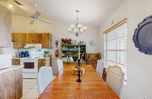 Bradenton Villa | Waterfront getaway with AC, W/D pool, and tennis access