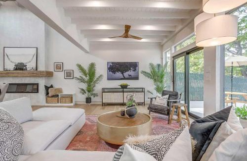 Granbury House | Waterfront Granbury Home with Electric Fireplace!