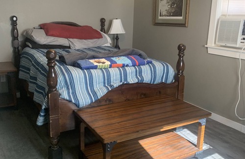 Hemphill House | Waterfront Guesthouse in Six Mile!