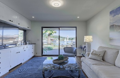 Country Club House | Waterfront Hawaiian oasisnn