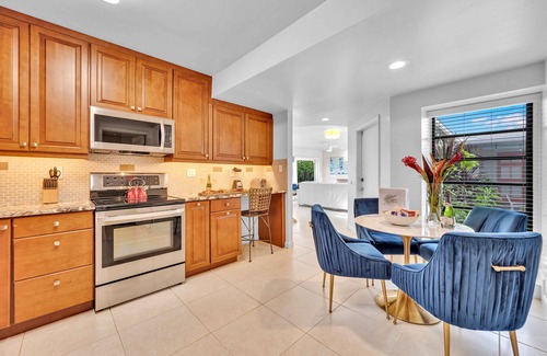 Coral Ridge House | Waterfront | Heated pool | Dock Access | Your Own Resort | SaltAire Key | RESlDENCES