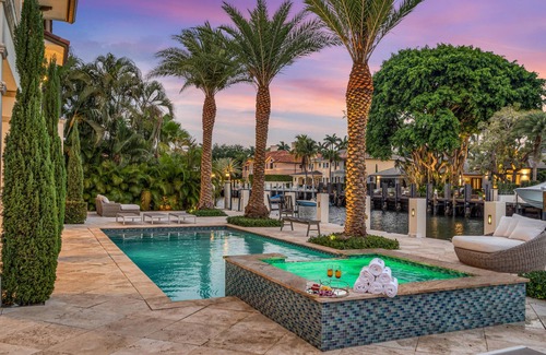 Sunrise Key Villa | Waterfront | Heated Pool | Canal View & Access | Mimosa Key | VlLLAS