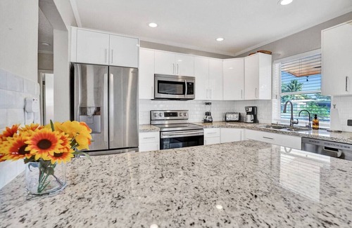 North Corals House | Waterfront Heated Pool,Jacuzzi, Pier, 2mi to Beach