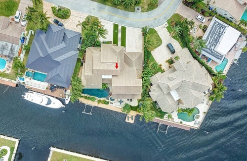 Bel Air House | Waterfront ~ Heated Pool ~ BBQ ~ Bikes