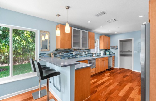 Wilton Manors House | WATERFRONT & HEATED POOL- Tropical 2b/2b w/Private Dock