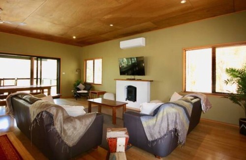 Sanctuary Point House | Waterfront Hideway - Sanctuary Point - The Ultimate Spot to Relax