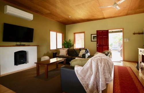 Sanctuary Point House | Waterfront Hideway - Sanctuary Point - The Ultimate Spot to Relax