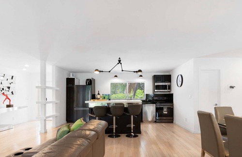 Lighthouse Point House | Waterfront Home with 5BR-4BTH & Pool