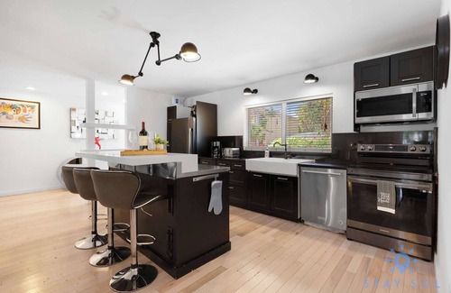 Lighthouse Point House | Waterfront Home with 5BR-4BTH & Pool