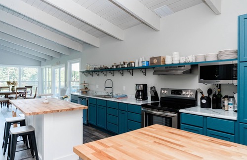 Mayfield House | Waterfront Home 20 Minutes to Downtown w/Off Road Trails/Kayaks/Fire Pit
