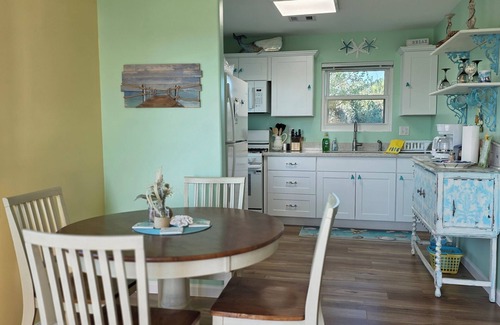 Dickinson House | Waterfront home, 300' Fishing Pier w/Boat & Jet Ski Docks Between Kemah & Galv