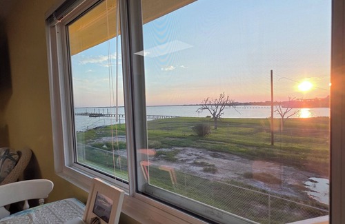 Dickinson House | Waterfront home, 300' Fishing Pier w/Boat & Jet Ski Docks Between Kemah & Galv