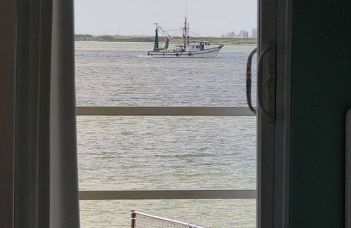 Dickinson House | Waterfront home, 300' Fishing Pier w/Boat & Jet Ski Docks Between Kemah & Galv