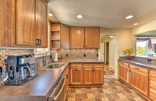 Port Angeles House | Waterfront Home ~ 6 Mi to Olympic National Park!
