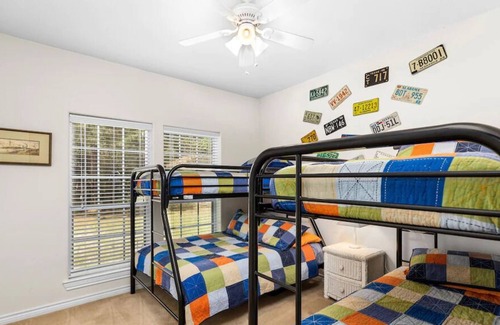 Huntington House | Waterfront home In Sam Rayburn. Sleeps 10.