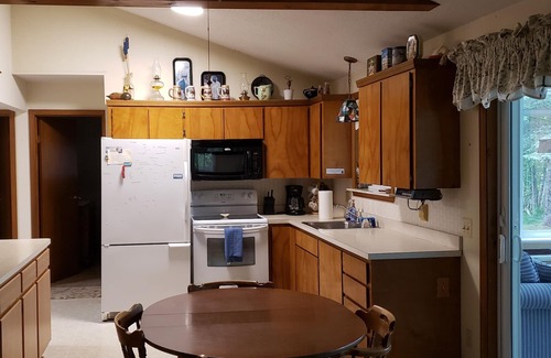 Lake Leelanau House | Waterfront home Lake Leelanau. Enclosed porch, WIFI. Canoe, row boat Dog ok.