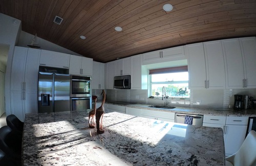 Sunshine Estates House | Waterfront Home, Large Pool w Boat lift, Floating Dock, and Putting Green