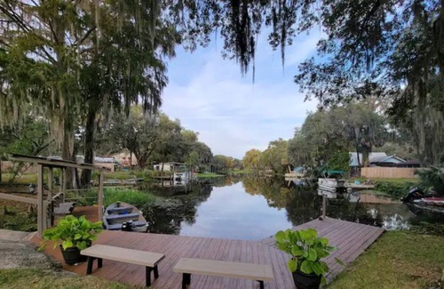 Fellowship Cottage | Waterfront home on a peaceful cove - Lake Rousseau
