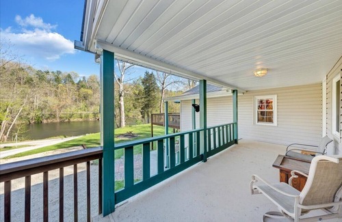 Buchanan House | Waterfront Home On James River- Springwood Va