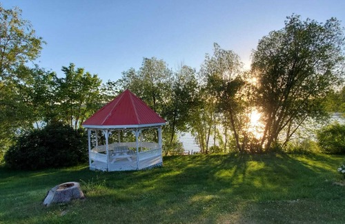 L'lle-du-College House | Waterfront Home on Lake Timiskaming