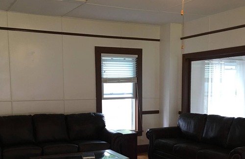 Cleveland House | Waterfront home on north shore of Oneida Lake Upstate NY