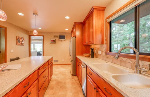 Gig Harbor House | Waterfront home & on-site guest house w/full kitchens, a large deck, & firepits