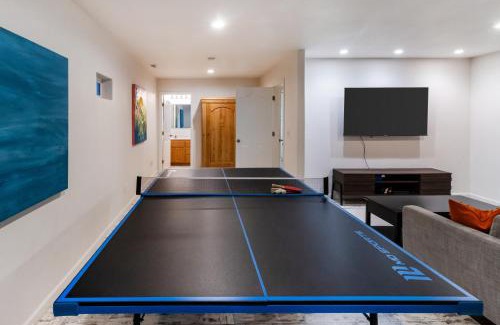 Lakeport House | Waterfront Home - Private dock Pickleball BBQ home