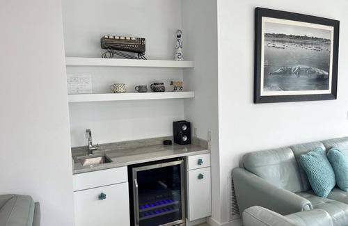Bradenton House | Waterfront Home! Sleeps 8 Heated Pool Spa Boat Dock Chef Kitchen Small dogs OK