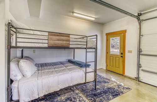 East Wenatchee House | Waterfront home w/ hot tub, dock, beach & extra sleeping in bonus/game room