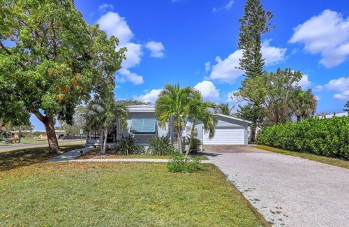 Goodland House | Waterfront home w/ boat lift in Historic Goodland short walk to restaurants
