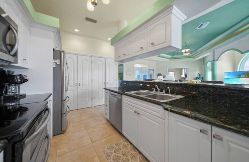 Burnt Store Isles House | Waterfront home W/courtyard pool