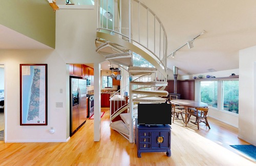 Lincoln City House | Waterfront home with hot tub, balconies, grill & dog-friendly