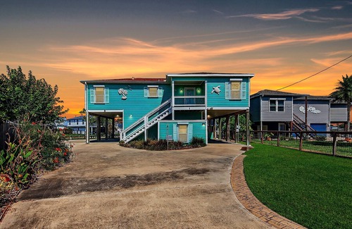 Rockport House | Waterfront Home with Pool, Cabana & Boat Slip