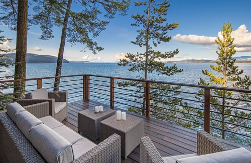 Friday Harbor House | Waterfront! Hot Tub! (EWR)