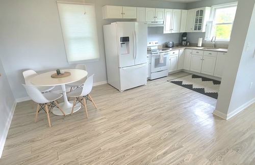 Cambridge House | WATERFRONT! *HOT TUB* 3 bedroom Oasis on 2+ acres - Sleeps 8
