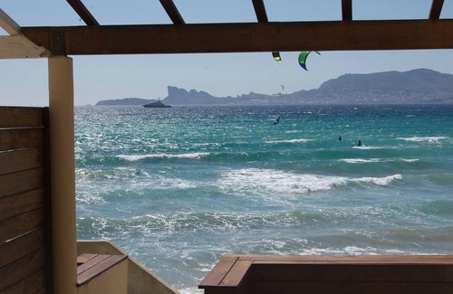 Saint-Cyr-sur-Mer House | Waterfront house in the extension of Les Lecques beach.