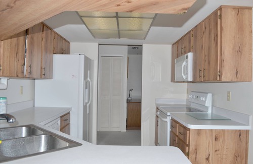 Woodlands House | Waterfront House: Free WiFi, Heated Community Pool, Fishing at Backyard dock!