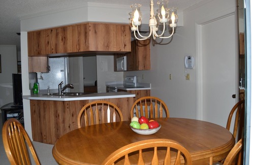 Woodlands House | Waterfront House: Free WiFi, Heated Community Pool, Fishing at Backyard dock!