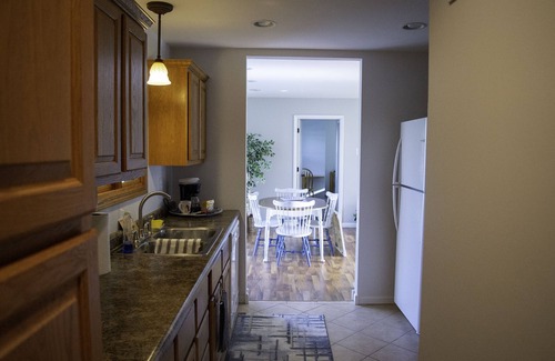 Antioch House | Waterfront house to enjoy with screen room