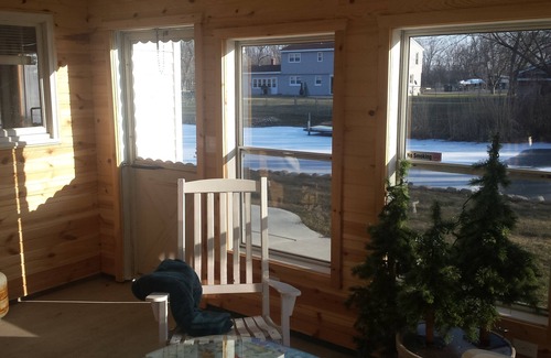 Antioch House | Waterfront house to enjoy with screen room