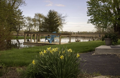 Antioch House | Waterfront house to enjoy with screen room