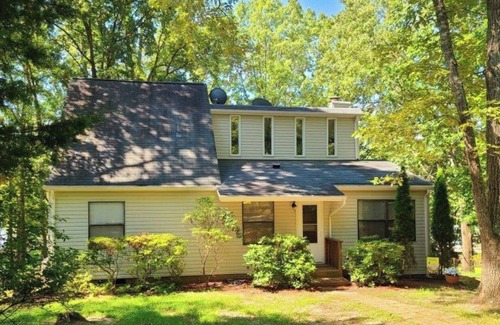 Smith Mountain Lake House | Waterfront house with dock, level lot, kayaks, park like setting, boat parking