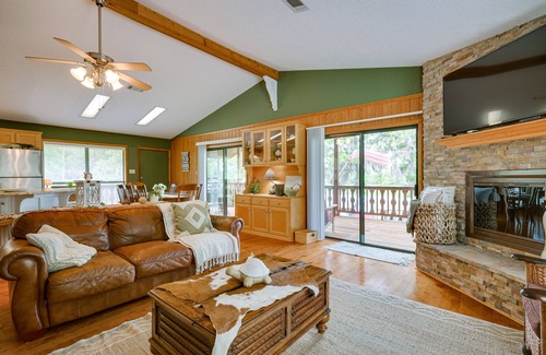 Oakhurst House | Waterfront Huntsville Home w/Private Dock & Spa